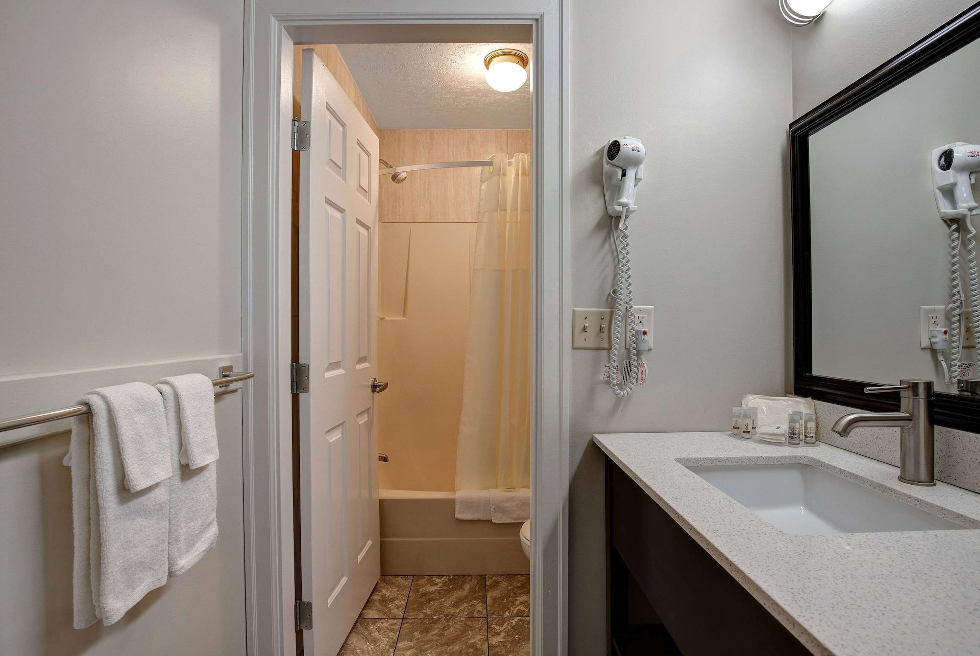 Days By Wyndham Hotel Vernon
